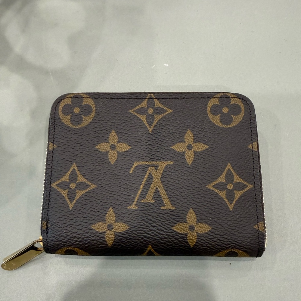 Louis Vuitton Black and Gold Monogram Key Holder